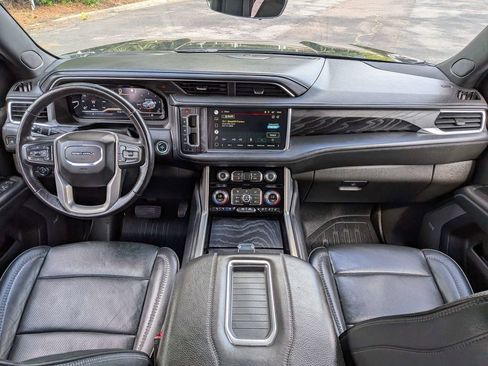 Used 2022 GMC Yukon Denali w/ Advanced Technology Package AWD/4WD image 2