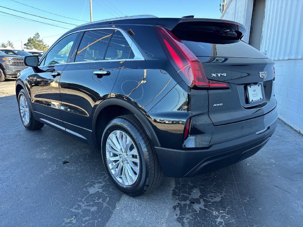 Used 2024 Cadillac XT4 Luxury w/ Cold Weather Package AWD/4WD image 4
