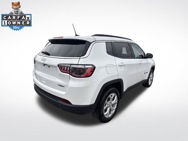 Used 2024 Jeep Compass Latitude AWD/4WD image 5
