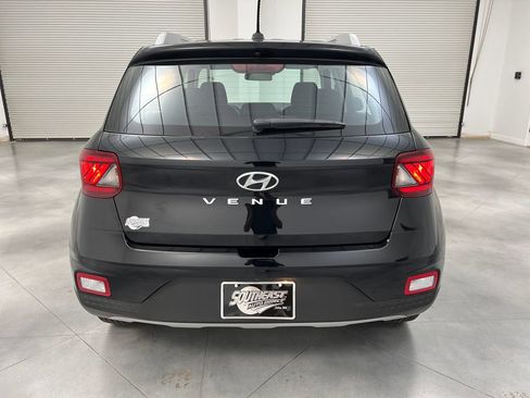 Used 2025 Hyundai Venue SEL FWD image 8