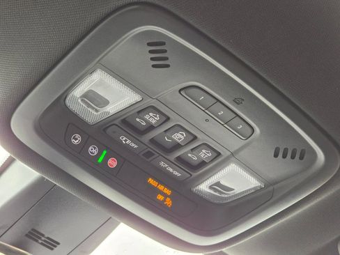 Used 2023 Chevrolet Traverse Premier w/ Redline Edition AWD/4WD image 38