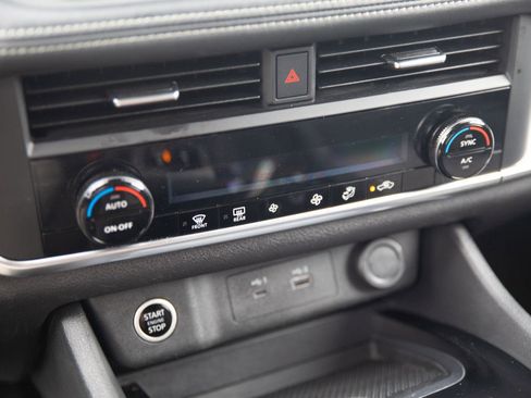 Used 2023 Nissan Rogue SV image 14