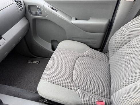 Used 2021 Nissan Frontier SV w/ Midnight Edition Floor Mats AWD/4WD image 21