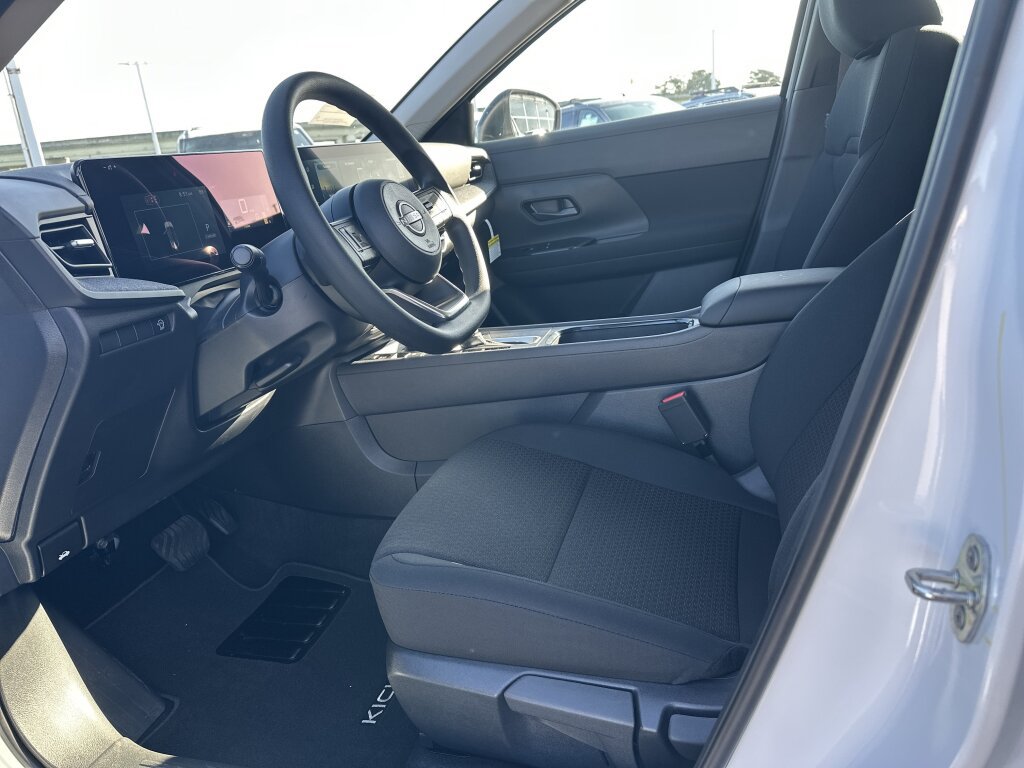 New 2027 Nissan Kicks S FWD image 9