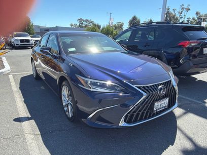 Used 2022 Lexus ES 300h w/ Luxury Package