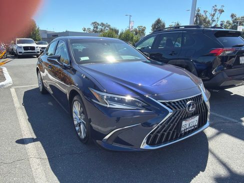Used 2022 Lexus ES 300h w/ Luxury Package FWD image 1