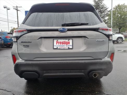 Used 2025 Subaru Forester Touring w/ Popular Package - Touring image 5
