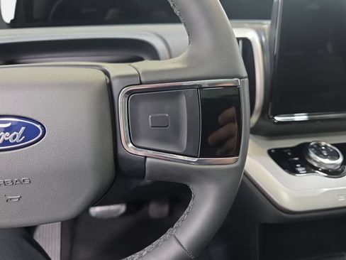 Used 2026 Ford Expedition Active AWD/4WD image 18