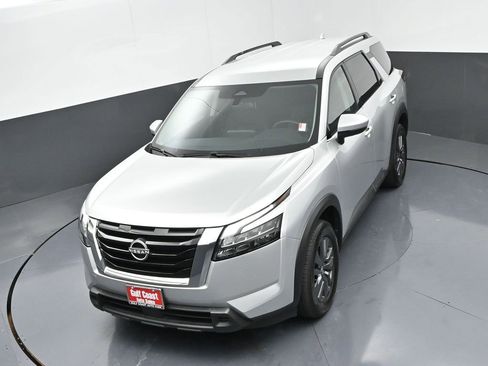 Used 2024 Nissan Pathfinder SV image 38