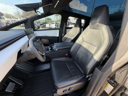 Used 2024 Tesla Cybertruck AWD Crew Cab image 24