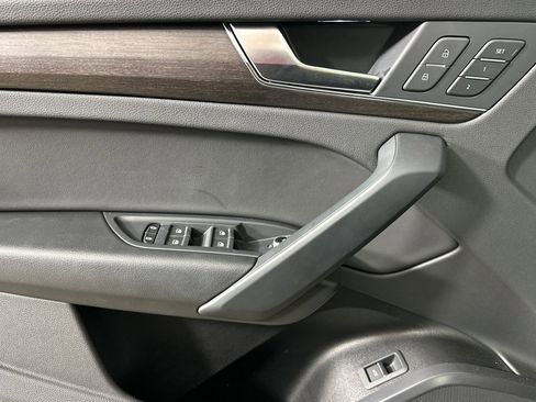 Used 2023 Audi Q5 2.0T Premium w/ Convenience Package image 10