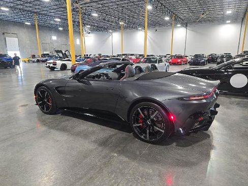 Used 2021 Aston Martin V8 Vantage Roadster RWD image 4