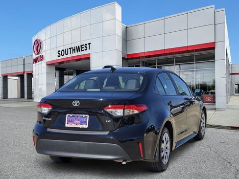 Used 2025 Toyota Corolla LE image 5