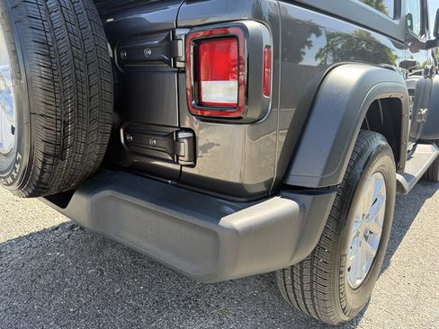 Used 2023 Jeep Wrangler Sport AWD/4WD image 9