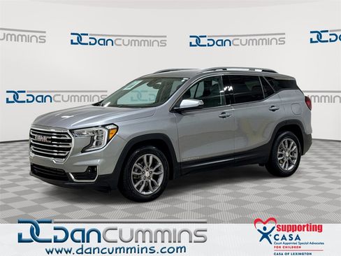Used 2024 GMC Terrain SLT image 1