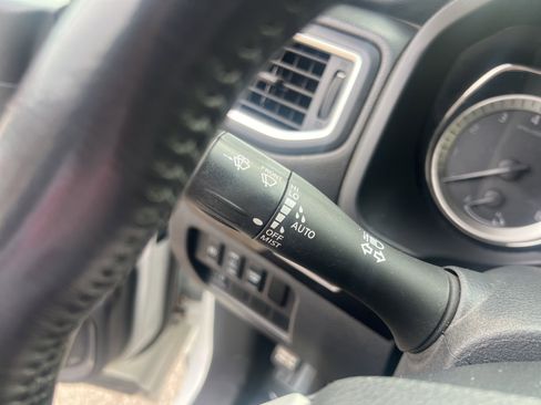 Used 2019 Nissan Titan SV w/ SV Convenience Package image 20