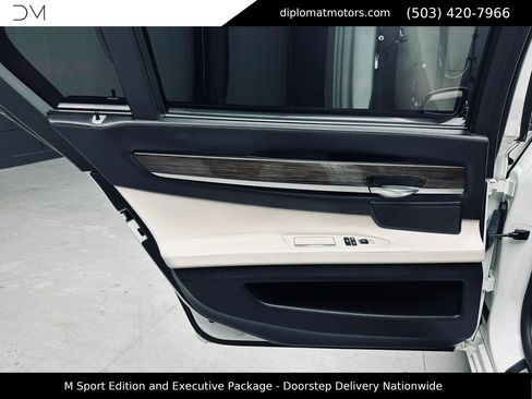 Used 2015 BMW 750Li xDrive AWD/4WD image 26