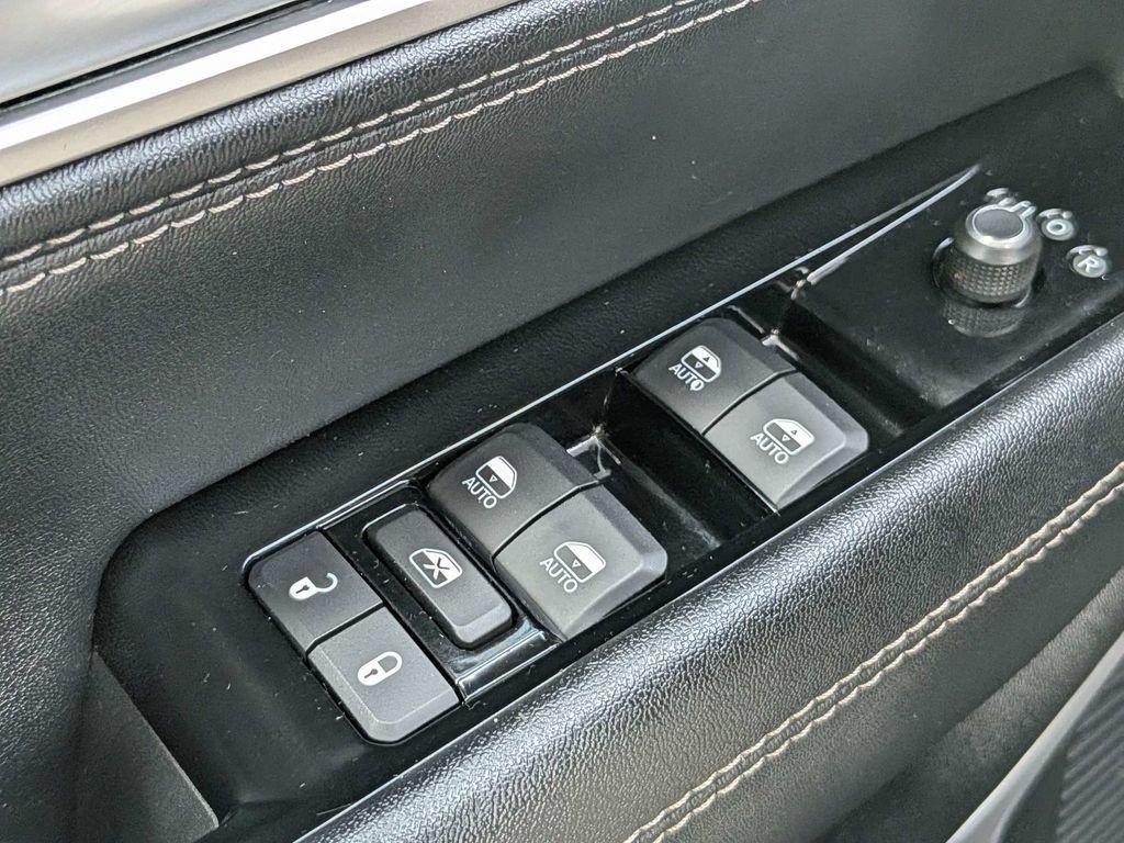 Used 2024 Jeep Wagoneer Series II AWD/4WD image 29