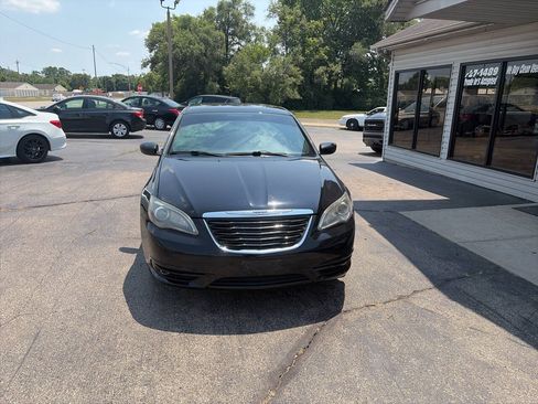Used 2011 Chrysler 200 S FWD image 4