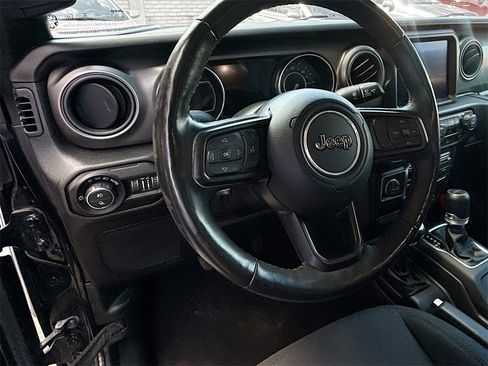 Used 2021 Jeep Gladiator Sport image 12