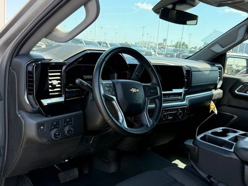 Used 2024 Chevrolet Silverado 1500 LT AWD/4WD image 4