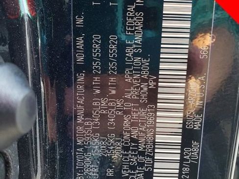 Used 2022 Toyota Highlander Platinum image 11