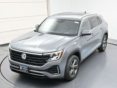 Certified 2024 Volkswagen Atlas Cross Sport SEL R-Line AWD/4WD image 37