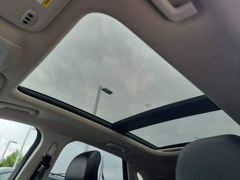 Used 2018 Ford Edge Titanium w/ Equipment Group 301A AWD/4WD image 15