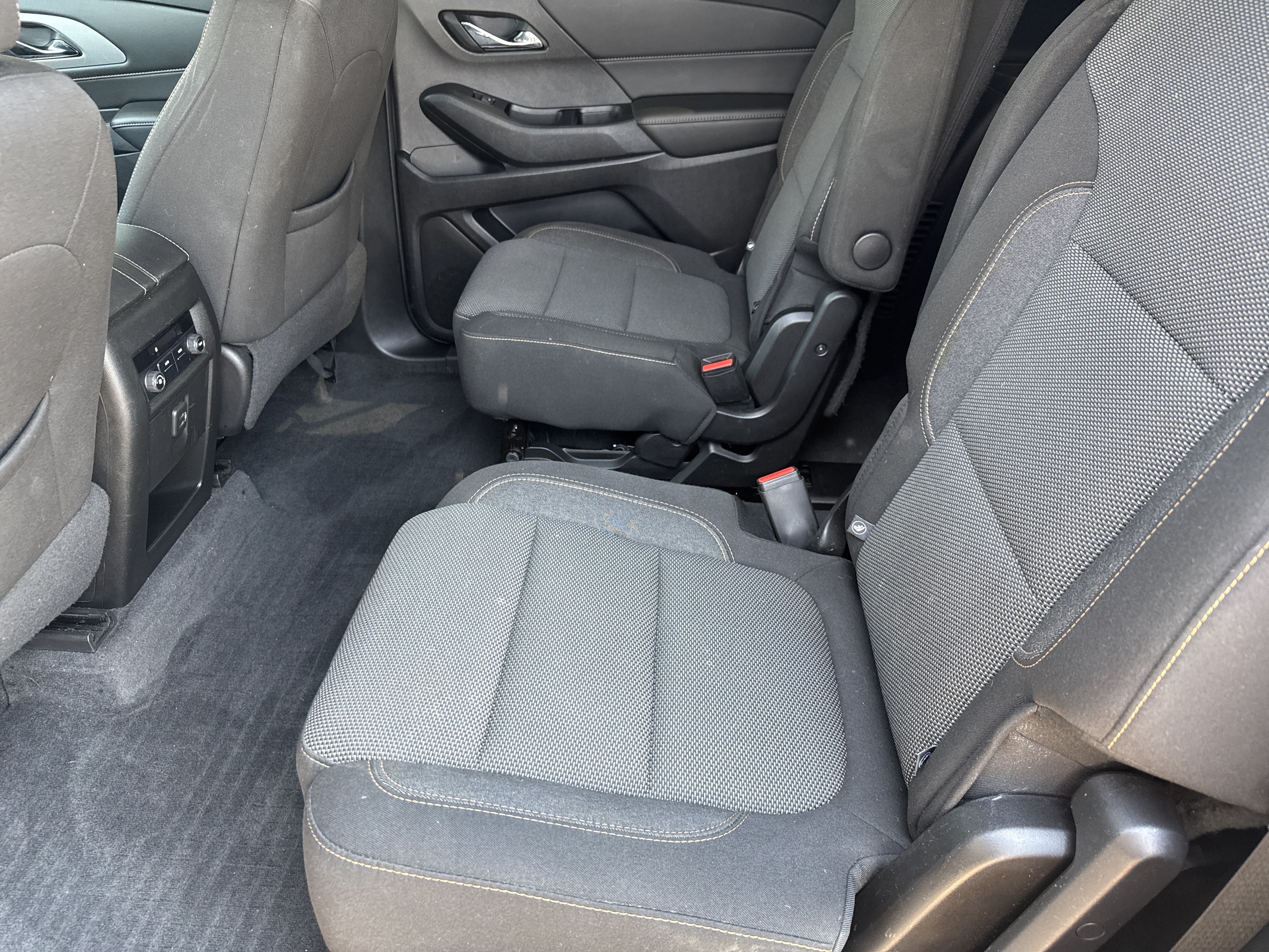 Used 2019 Chevrolet Traverse LT FWD image 6