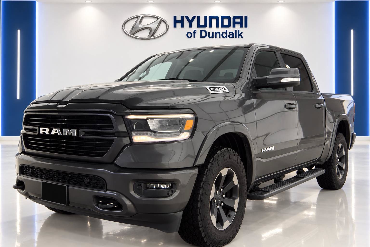 Used 2019 RAM 1500 Laramie AWD/4WD image 1