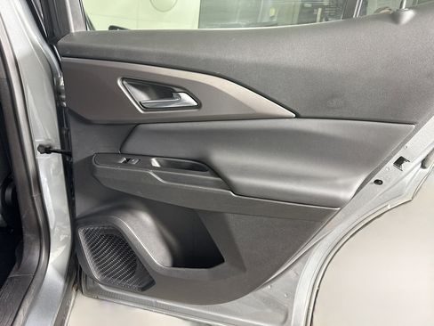 Used 2025 Chevrolet Equinox EV LT image 27