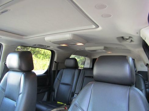 Used 2013 Cadillac Escalade ESV Premium image 13