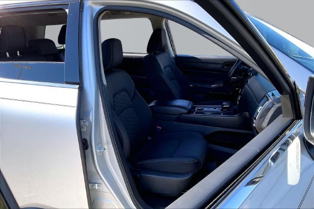 Used 2024 Nissan Pathfinder S AWD/4WD image 20