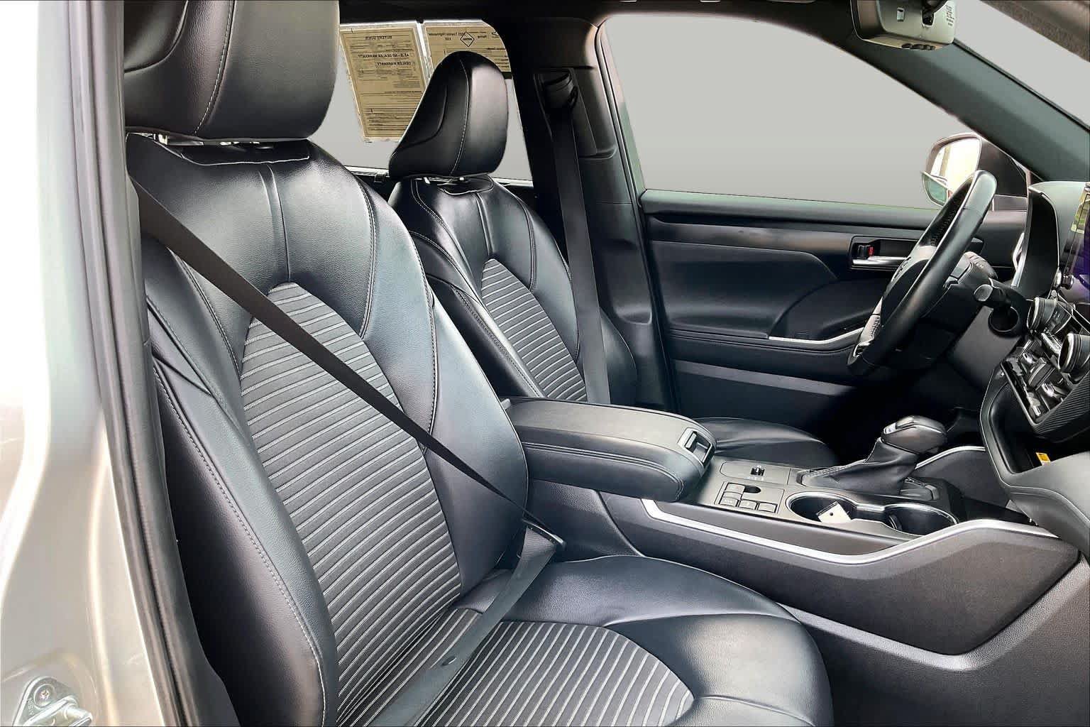 Used 2023 Toyota Highlander XSE FWD image 9