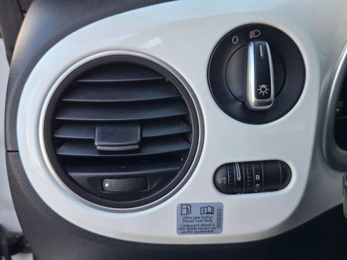 Used 2015 Volkswagen Beetle TDI FWD image 33