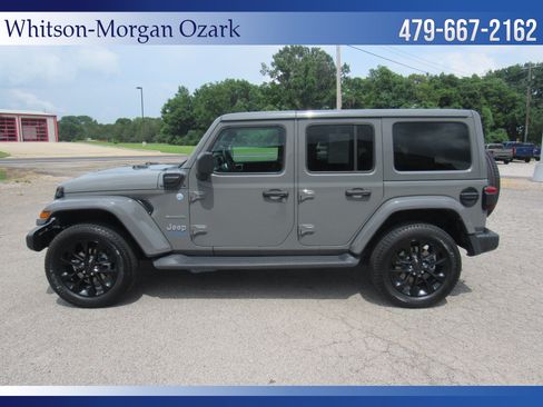 Used 2022 Jeep Wrangler Unlimited Sahara w/ Cold Weather Group AWD/4WD image 7