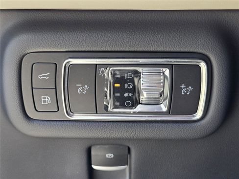 Used 2024 Lincoln Nautilus Premier AWD/4WD image 20