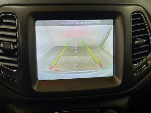 Used 2019 Jeep Compass Trailhawk w/ Leather Interior Group AWD/4WD image 6