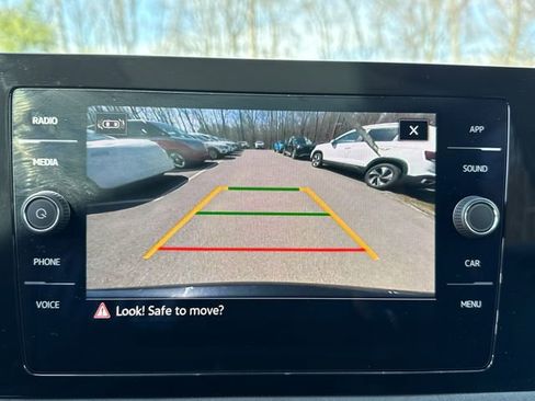 Certified 2025 Volkswagen Taos SE image 19