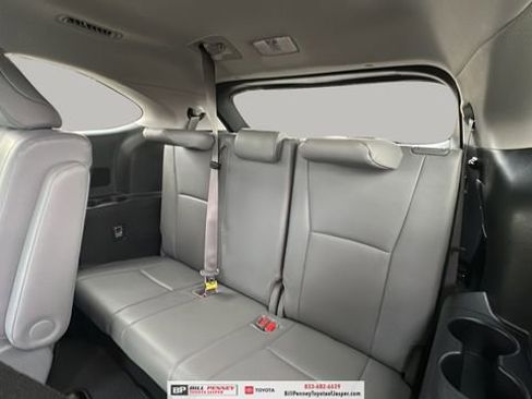 Used 2025 Toyota Highlander XLE image 20