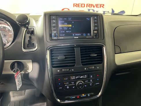 Used 2019 Dodge Grand Caravan GT w/ Safety Sphere Group FWD image 19