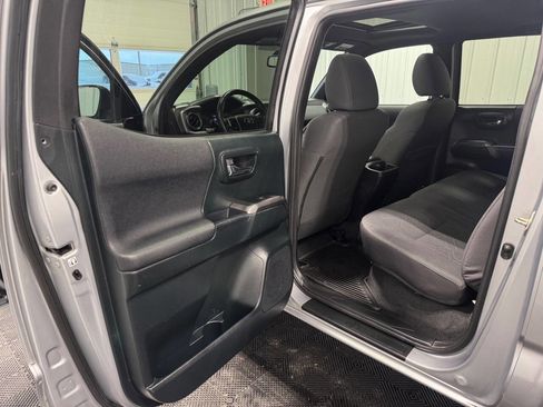 Used 2016 Toyota Tacoma TRD Off-Road image 12