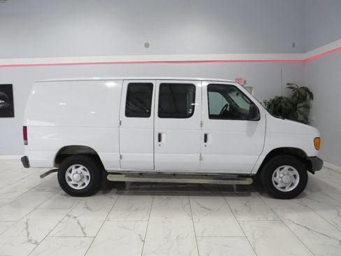 Used 2007 Ford E-250 and Econoline 250 image 2