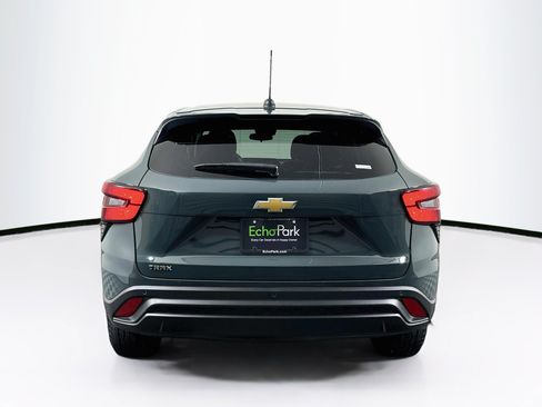 Used 2025 Chevrolet Trax LS w/ LS Convenience Package FWD image 7