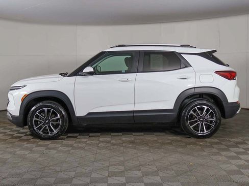 Used 2025 Chevrolet TrailBlazer LT AWD/4WD image 14