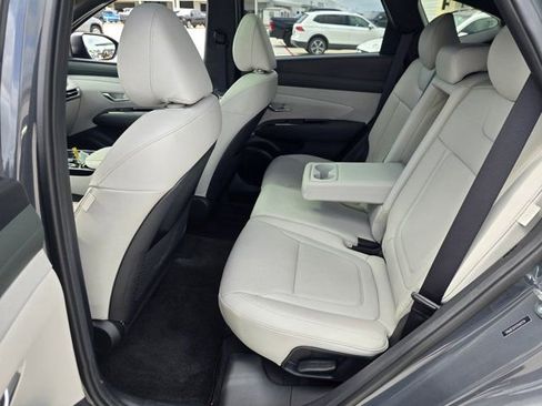 Used 2025 Hyundai Tucson Limited FWD image 11