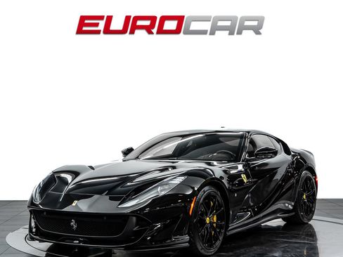 Used 2020 Ferrari 812 Superfast RWD image 1