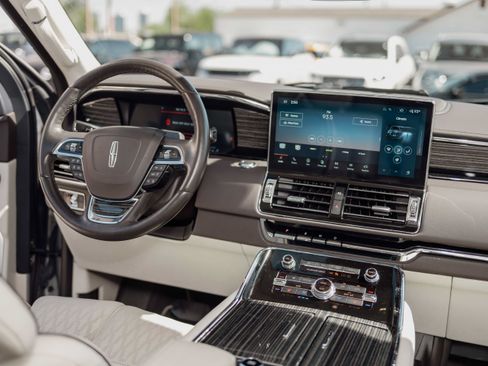Used 2023 Lincoln Navigator L Black Label AWD/4WD image 9