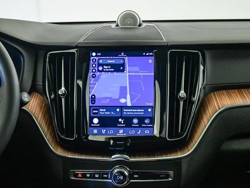 Certified 2023 Volvo XC60 T8 Ultimate w/ Protection Package Premier AWD/4WD image 14
