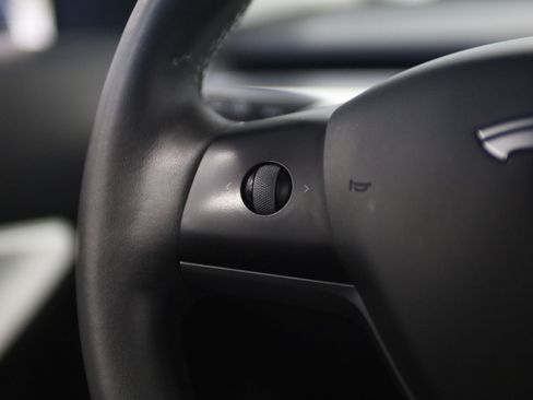Used 2021 Tesla Model Y Long Range AWD/4WD image 21